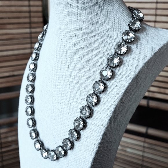 Stella and Dot Pewter Tone Silver Reproduction Faceted Crystal Clear Necklace - Picture 2 of 14
